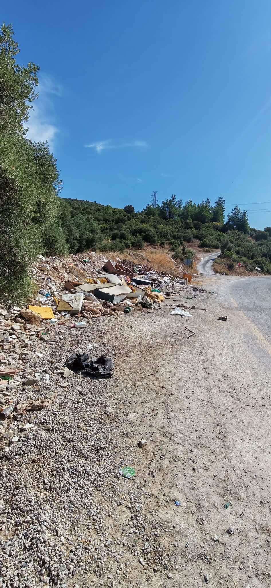 Yatağan Dipsiz Yolunda Çöp Ve Moloz Tepkisi 1